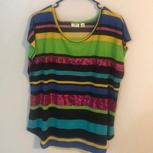 Color stripe shirt with sequence detail stripes